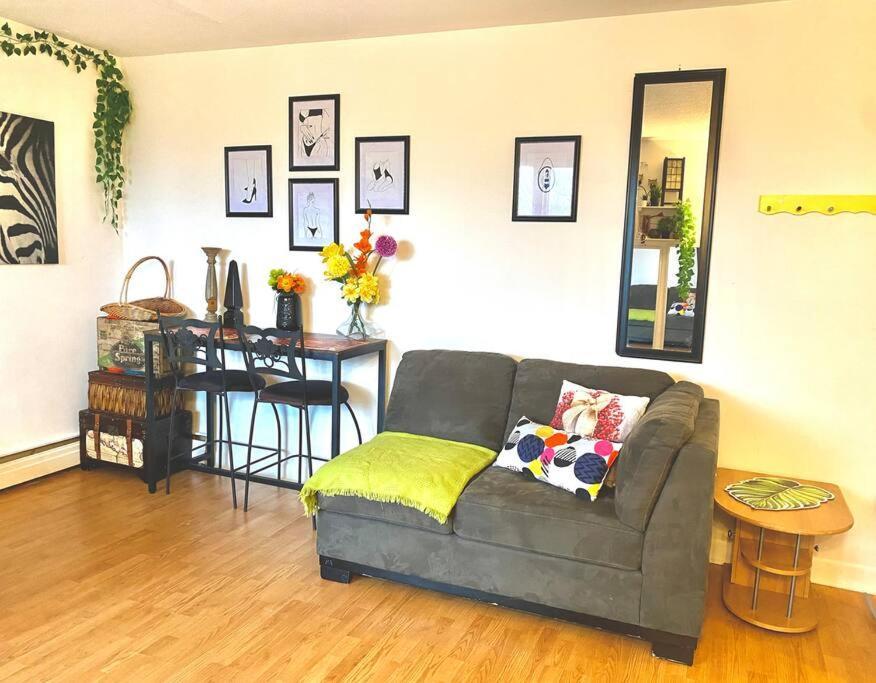 شقة مدينة كويبيك  في Entire Loft - Elevator - Balcony - Free P - 10M Downtown المظهر الخارجي الصورة