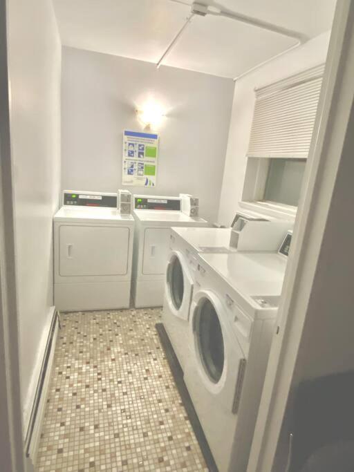 شقة مدينة كويبيك  في Entire Loft - Elevator - Balcony - Free P - 10M Downtown المظهر الخارجي الصورة
